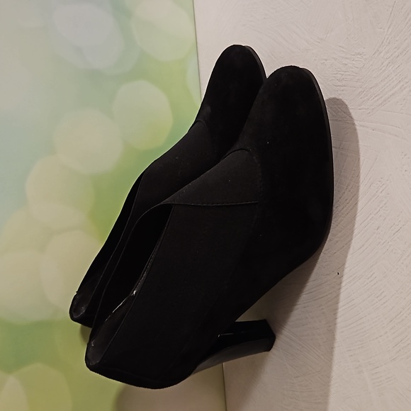 NATURALIZER Size 10M NWOT Black, slide on, elastic edged shiny heel Travel - Picture 1 of 8